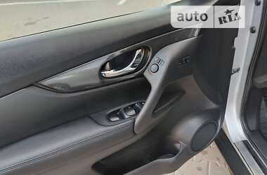 Внедорожник / Кроссовер Nissan Rogue 2018 в 