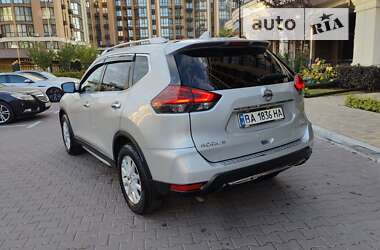 Внедорожник / Кроссовер Nissan Rogue 2018 в 