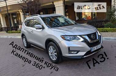 Внедорожник / Кроссовер Nissan Rogue 2018 в 