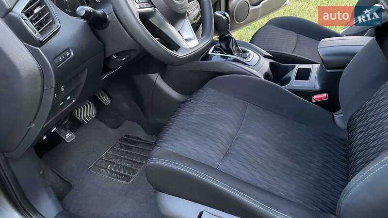 Позашляховик / Кросовер Nissan Rogue 2017 в Петровому