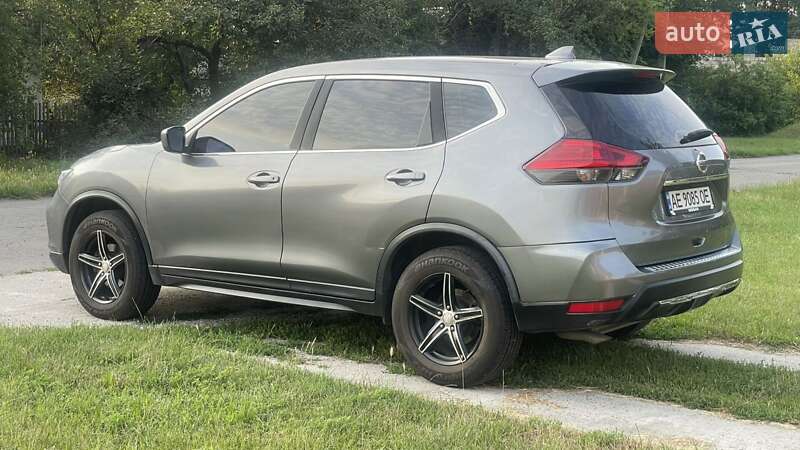 Позашляховик / Кросовер Nissan Rogue 2017 в Петровому