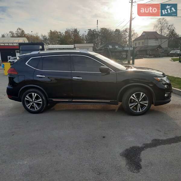 Позашляховик / Кросовер Nissan Rogue 2017 в Рівному