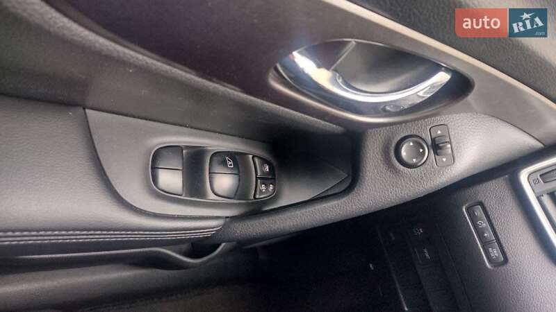 Позашляховик / Кросовер Nissan Rogue 2016 в Одесі