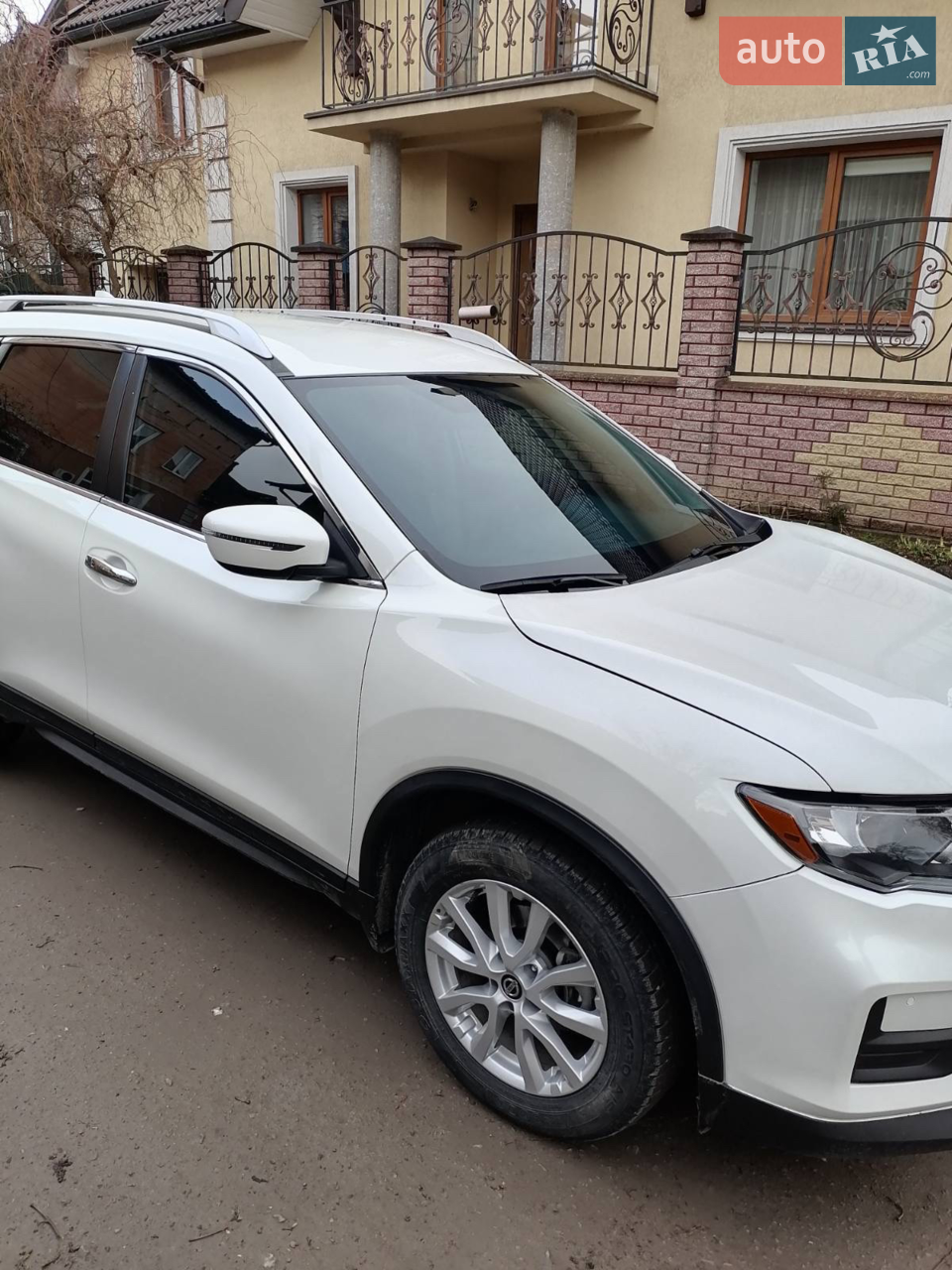 Авто в хорошому стані.Є багато приємних функцій в авто. Салон гарно збережений.