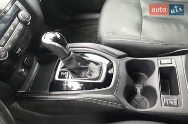 Внедорожник / Кроссовер Nissan Rogue 2017 в 