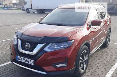 Внедорожник / Кроссовер Nissan Rogue 2017 в Тернополе