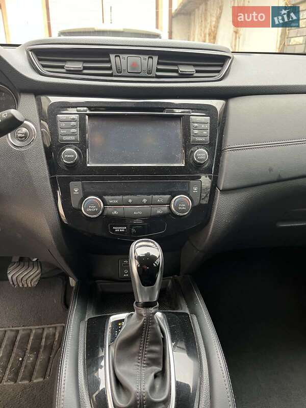 Внедорожник / Кроссовер Nissan Rogue 2016 в Черновцах