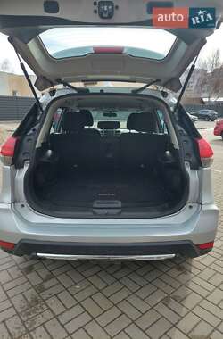 Внедорожник / Кроссовер Nissan Rogue 2016 в Черкассах