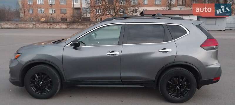 Позашляховик / Кросовер Nissan Rogue 2017 в Томашполі