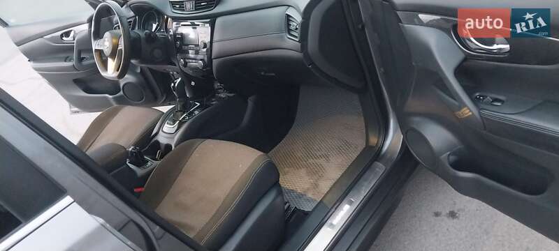 Позашляховик / Кросовер Nissan Rogue 2017 в Томашполі