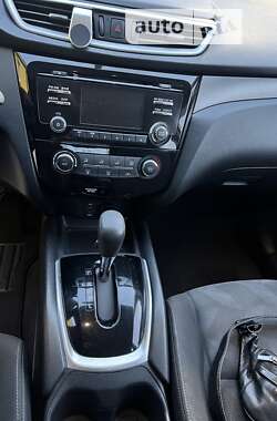 Позашляховик / Кросовер Nissan Rogue 2015 в Волновасі
