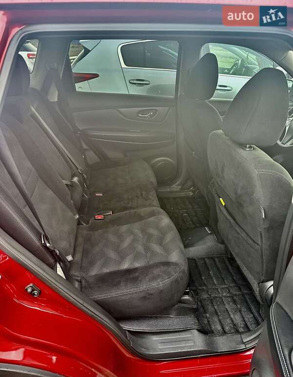 Позашляховик / Кросовер Nissan Rogue 2016 в Львові