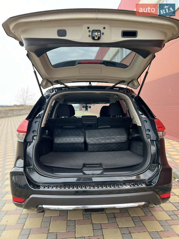 Позашляховик / Кросовер Nissan Rogue 2017 в Гайсину