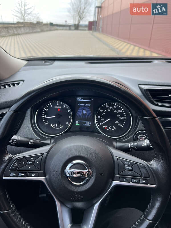 Позашляховик / Кросовер Nissan Rogue 2017 в Гайсину