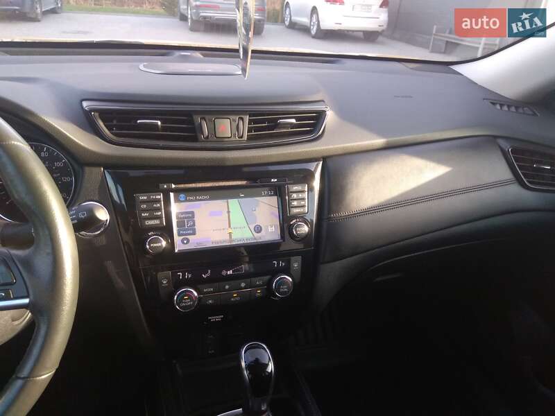 Внедорожник / Кроссовер Nissan Rogue 2017 в Виннице