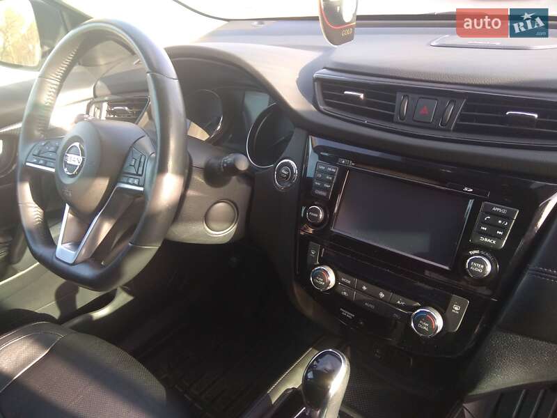 Внедорожник / Кроссовер Nissan Rogue 2017 в Виннице