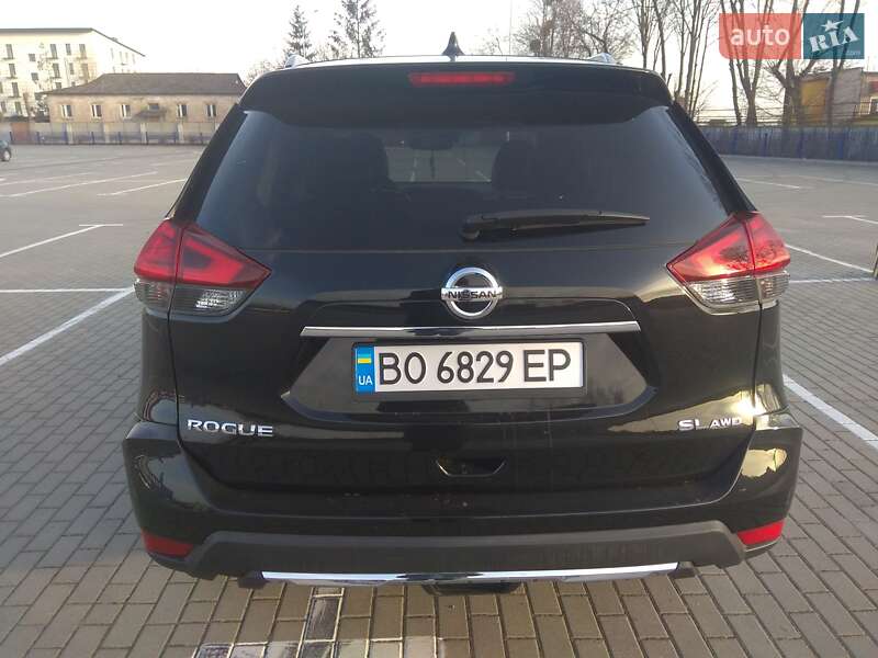 Внедорожник / Кроссовер Nissan Rogue 2017 в Виннице