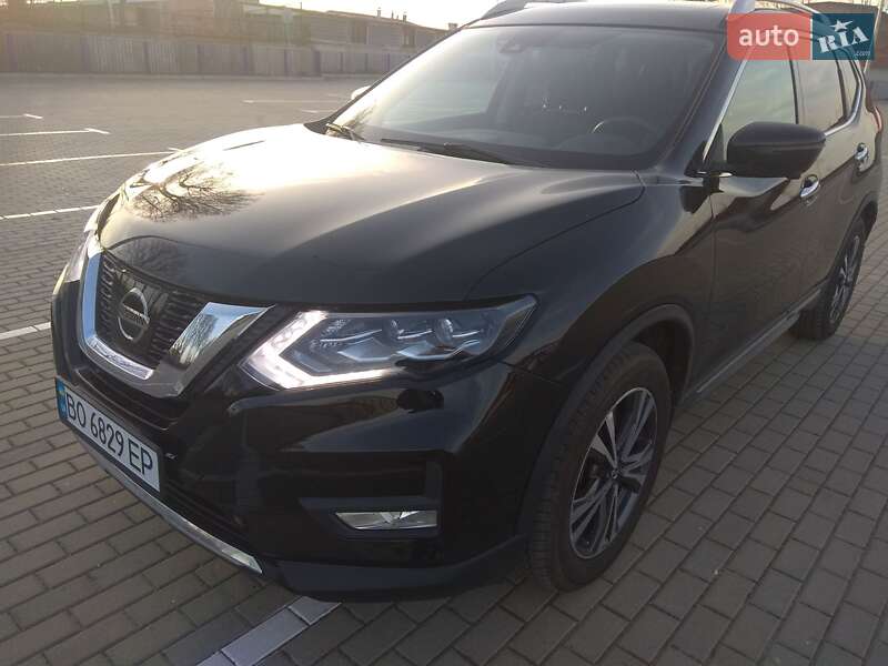 Внедорожник / Кроссовер Nissan Rogue 2017 в Виннице