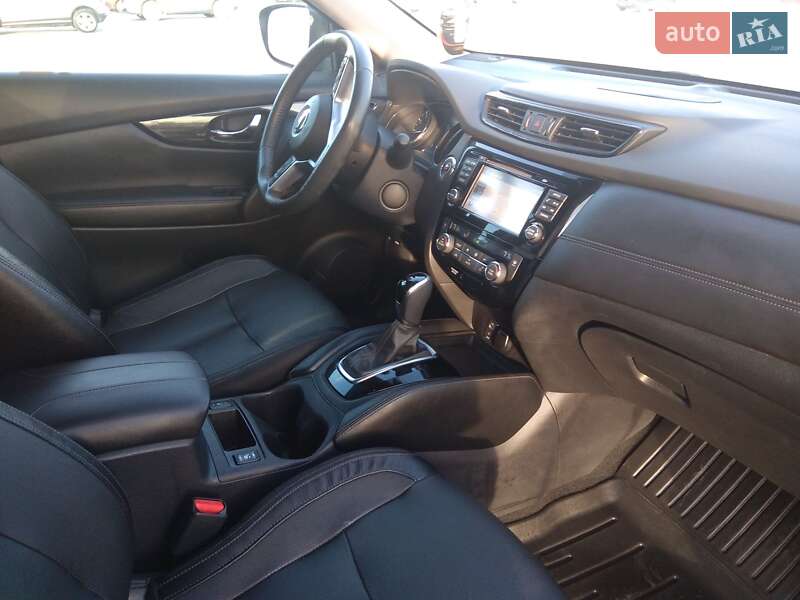 Внедорожник / Кроссовер Nissan Rogue 2017 в Виннице