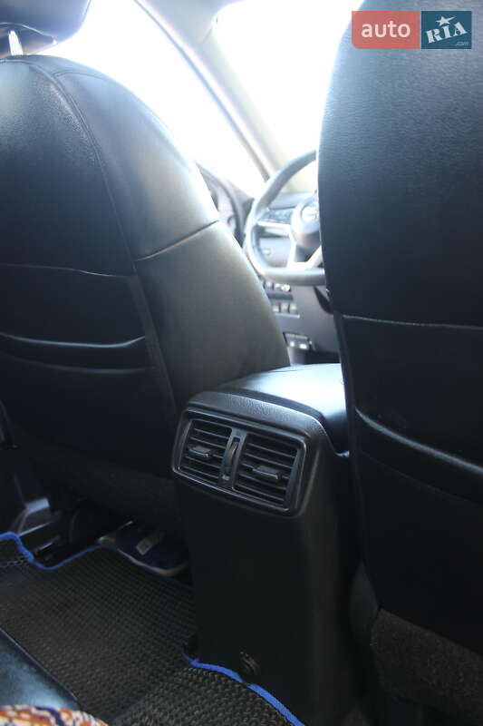 Позашляховик / Кросовер Nissan Rogue 2017 в Києві