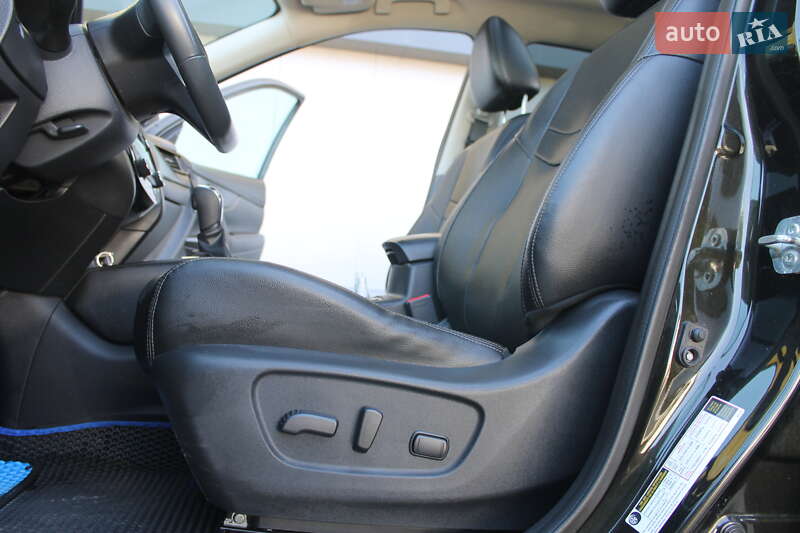 Позашляховик / Кросовер Nissan Rogue 2017 в Києві