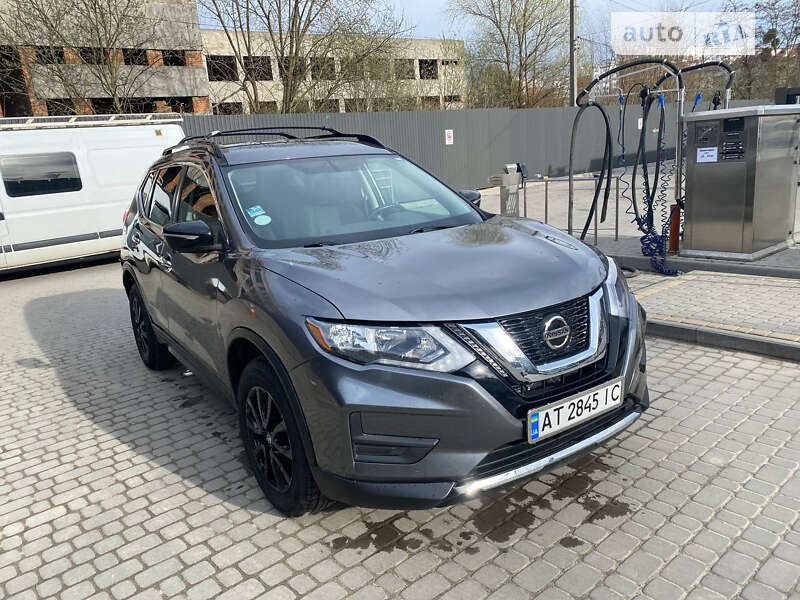 Внедорожник / Кроссовер Nissan Rogue 2017 в Львове