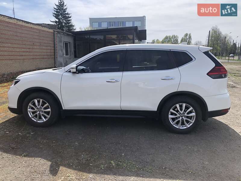 Позашляховик / Кросовер Nissan Rogue 2017 в Сокалі