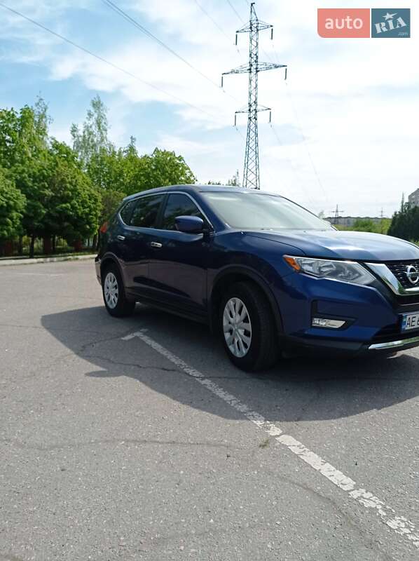 Внедорожник / Кроссовер Nissan Rogue 2017 в Кривом Роге