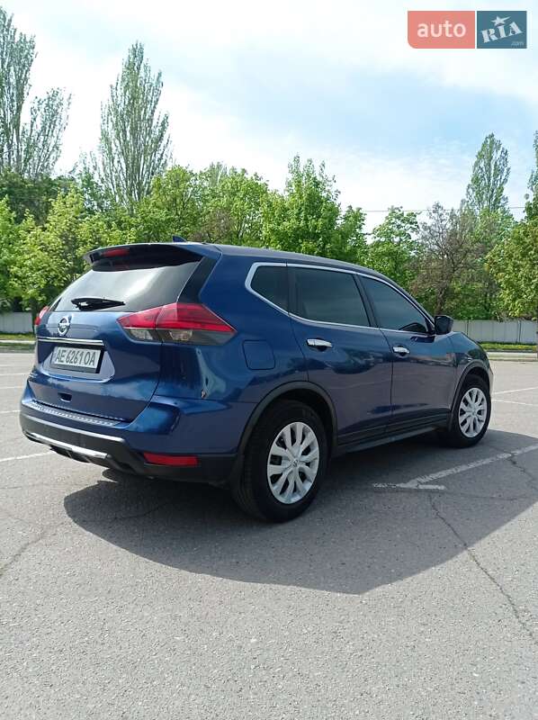 Внедорожник / Кроссовер Nissan Rogue 2017 в Кривом Роге