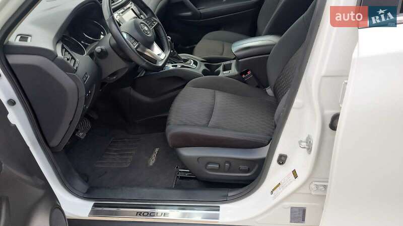 Внедорожник / Кроссовер Nissan Rogue 2018 в Запорожье