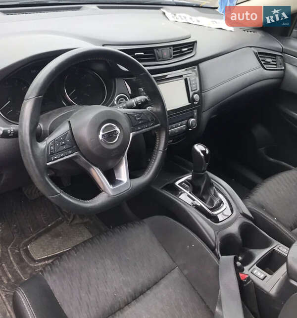 Внедорожник / Кроссовер Nissan Rogue 2017 в Тернополе