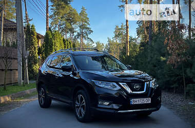 Внедорожник / Кроссовер Nissan Rogue 2017 в Киеве