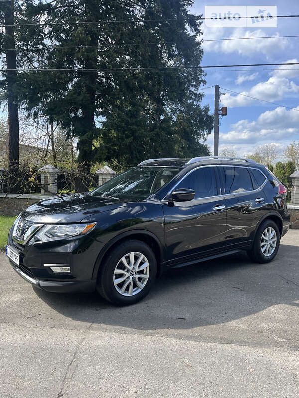 Внедорожник / Кроссовер Nissan Rogue 2017 в Фастове