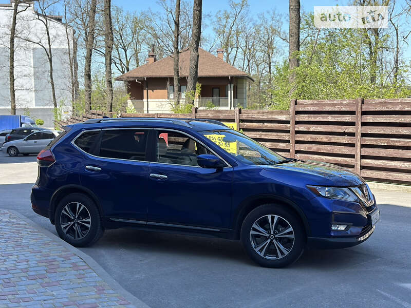 Внедорожник / Кроссовер Nissan Rogue 2017 в Ирпене