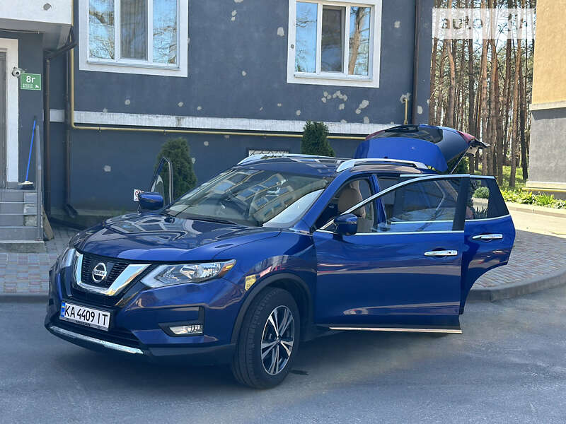 Внедорожник / Кроссовер Nissan Rogue 2017 в Ирпене