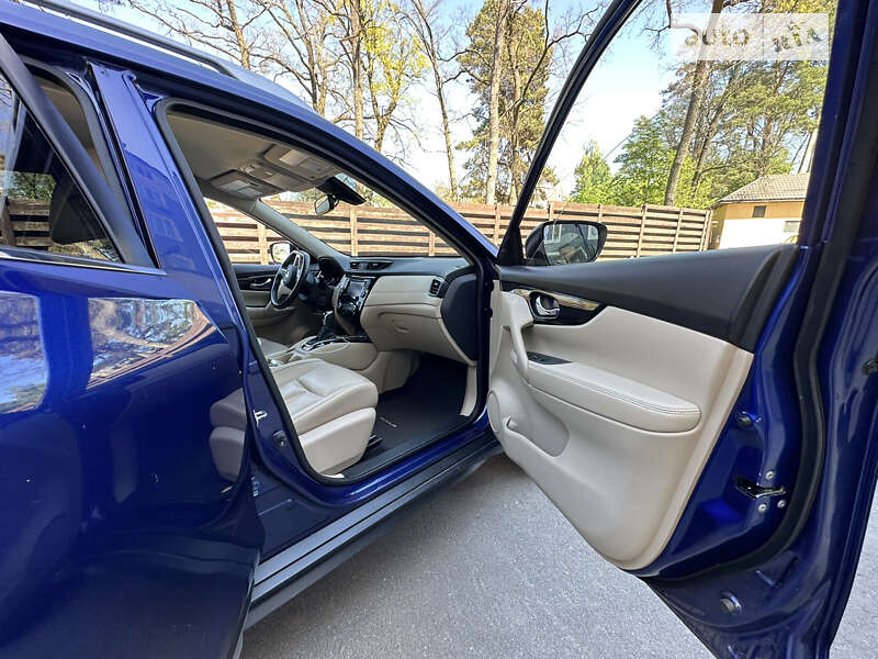 Внедорожник / Кроссовер Nissan Rogue 2017 в Ирпене