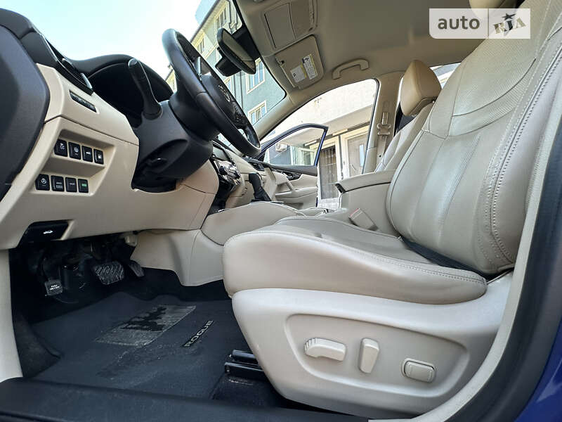 Внедорожник / Кроссовер Nissan Rogue 2017 в Ирпене