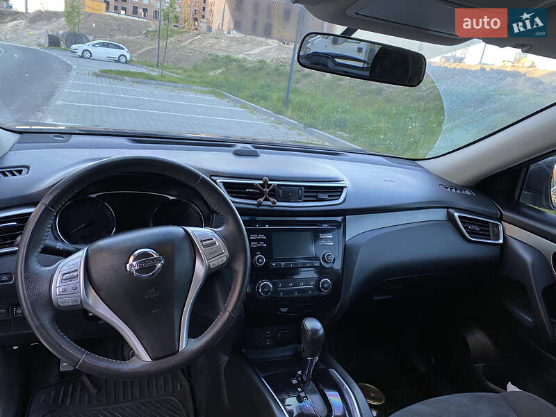 Внедорожник / Кроссовер Nissan Rogue 2016 в Ровно
