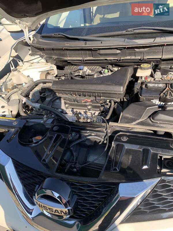 Позашляховик / Кросовер Nissan Rogue 2015 в Рокитному