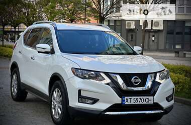 Внедорожник / Кроссовер Nissan Rogue 2017 в Ивано-Франковске