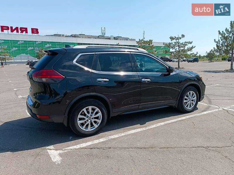 Позашляховик / Кросовер Nissan Rogue 2017 в Врадіївці