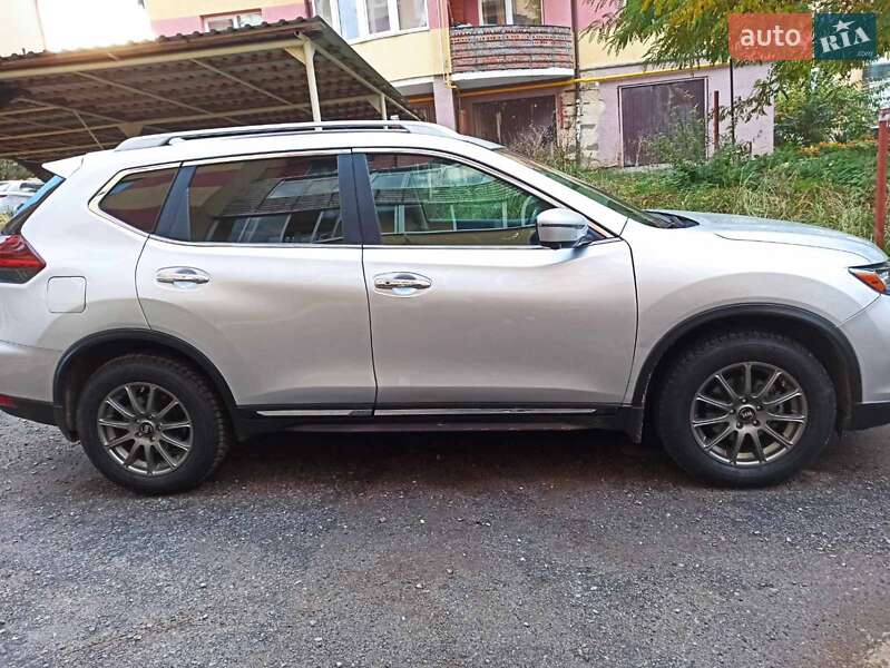 Внедорожник / Кроссовер Nissan Rogue 2017 в Львове