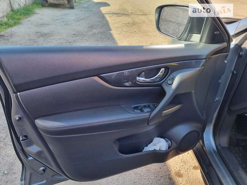 Позашляховик / Кросовер Nissan Rogue 2017 в Коростишеві