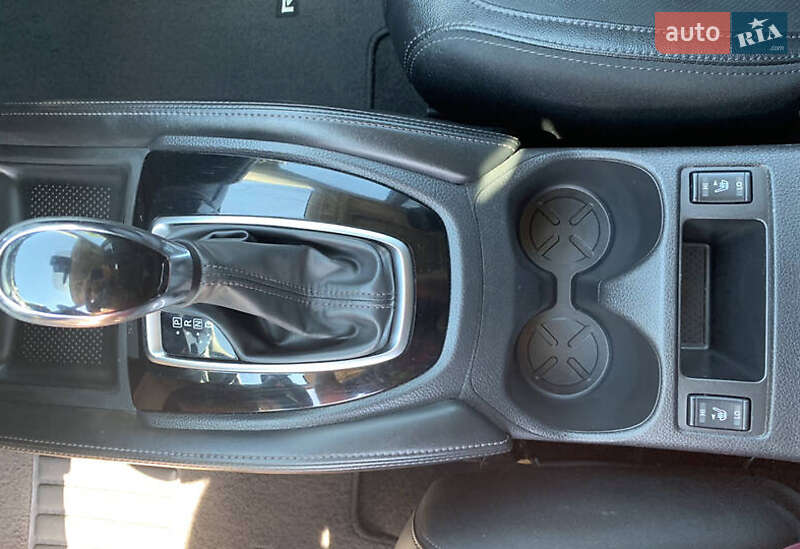 Внедорожник / Кроссовер Nissan Rogue 2017 в Ивано-Франковске