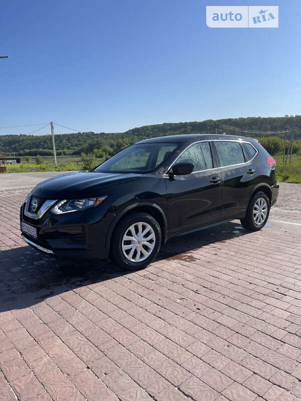 Внедорожник / Кроссовер Nissan Rogue 2017 в Тернополе