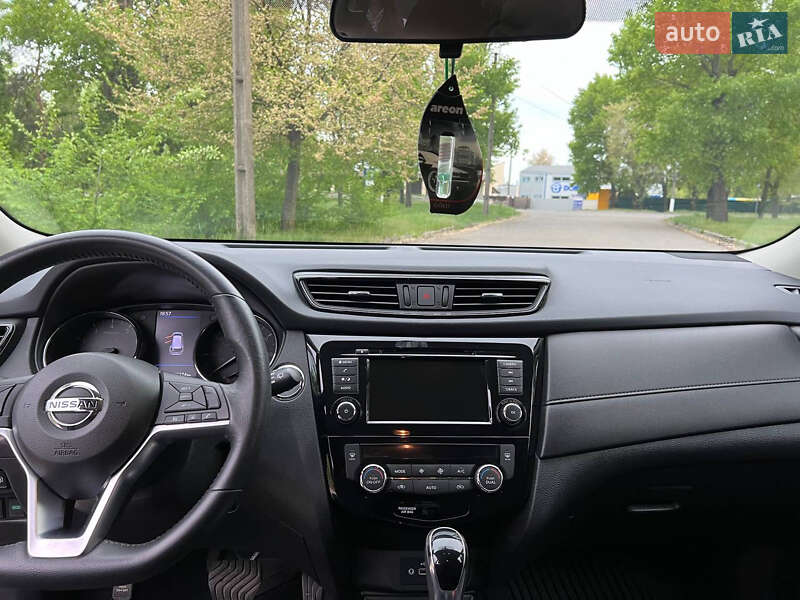 Позашляховик / Кросовер Nissan Rogue 2018 в Горішніх Плавнях