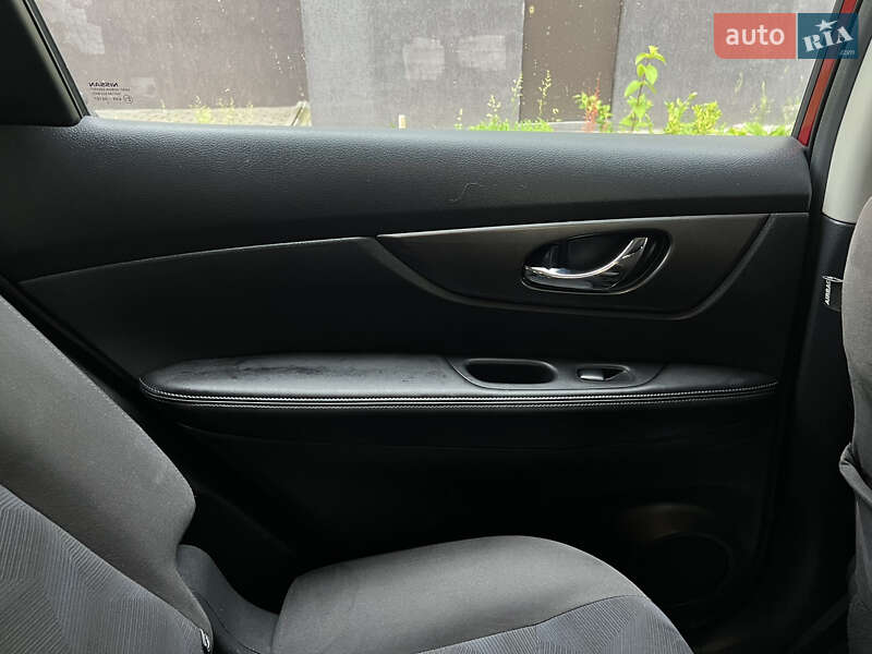 Позашляховик / Кросовер Nissan Rogue 2015 в Рівному
