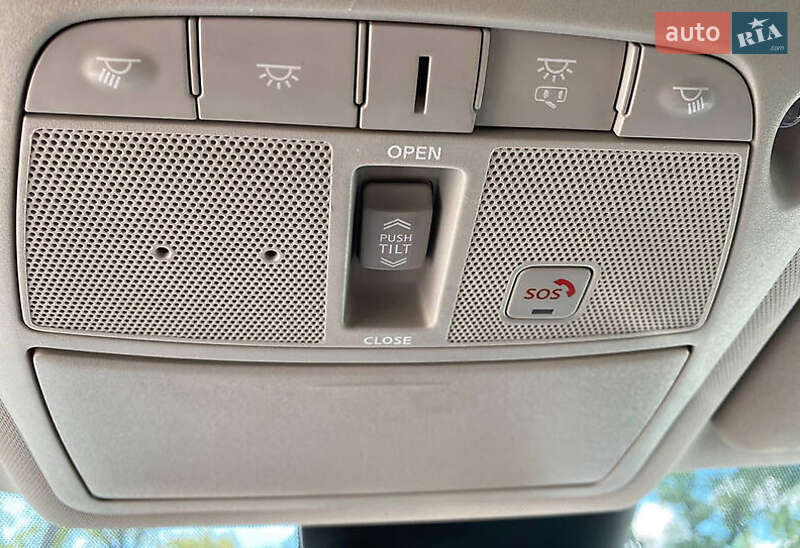 Позашляховик / Кросовер Nissan Rogue 2017 в Івано-Франківську