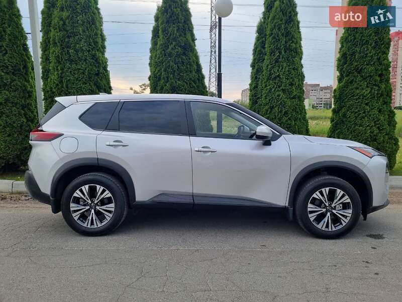 Внедорожник / Кроссовер Nissan Rogue 2023 в Киеве