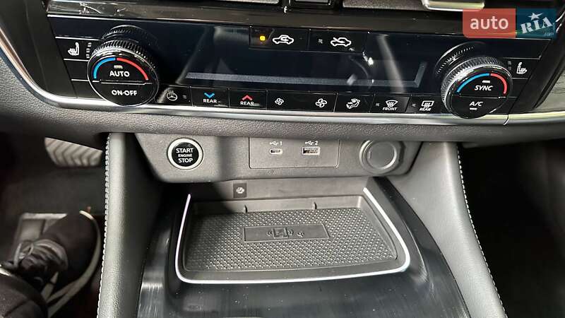 Позашляховик / Кросовер Nissan Rogue 2020 в Коростишеві